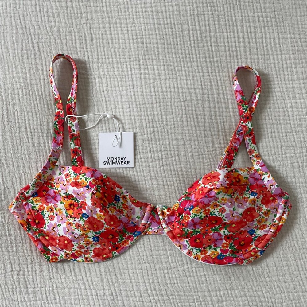 Monday Swimwear - Maui Top - V - Petite Fleur NWT